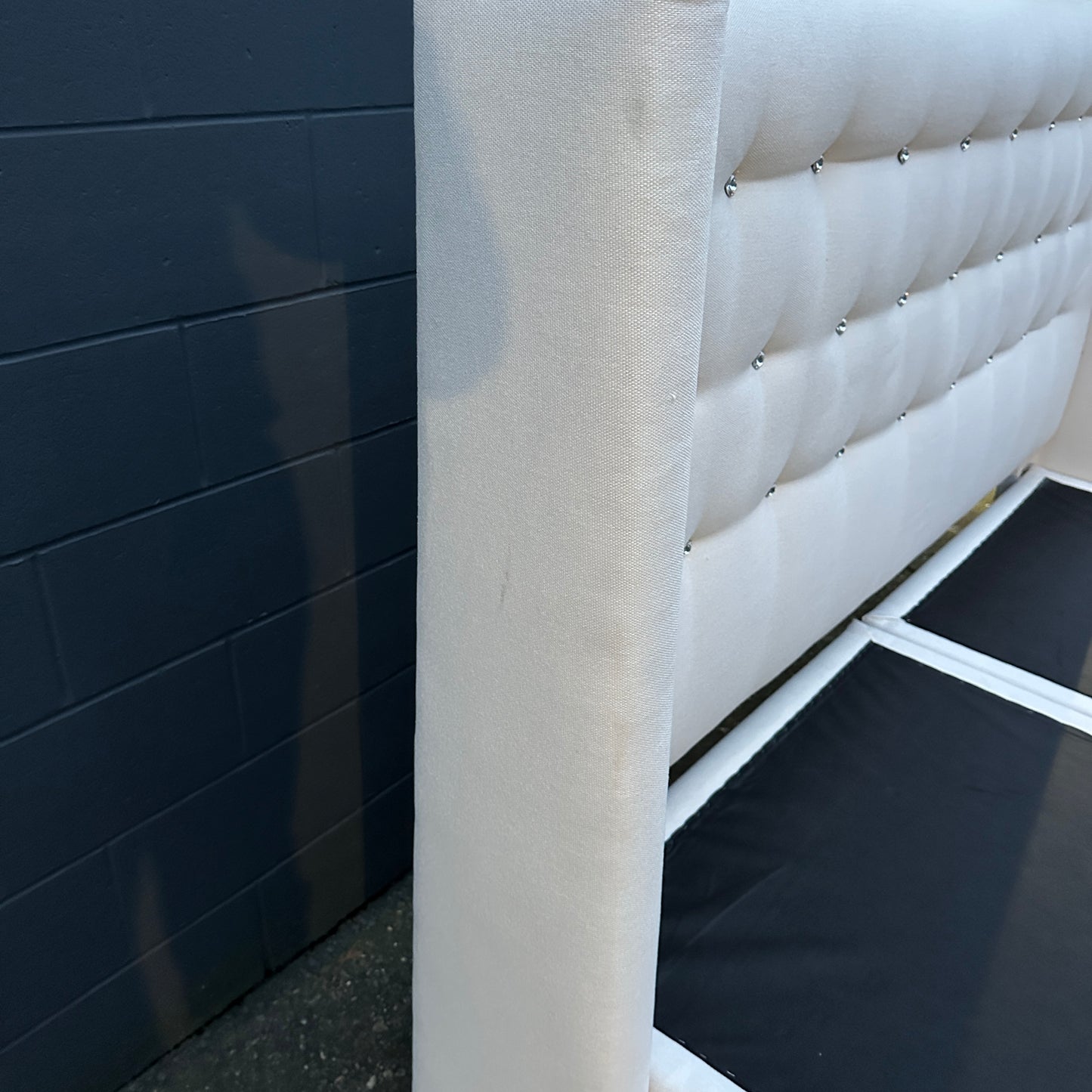 Wing Platform King Size Bed