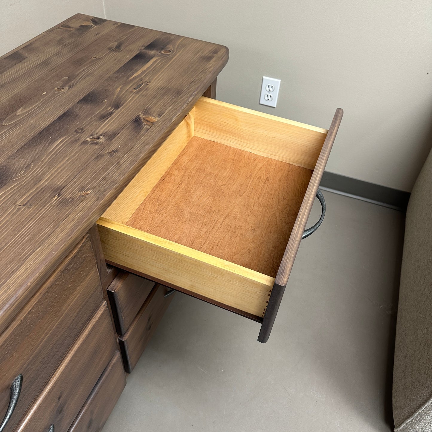 Solid Wood 6 Drawers Dresser