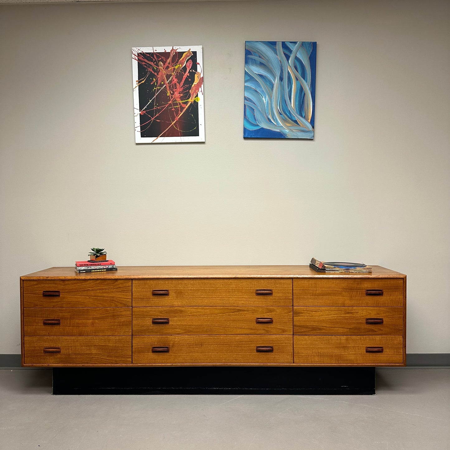 Mid-Century Modern Teak 9 Drawers Dresser