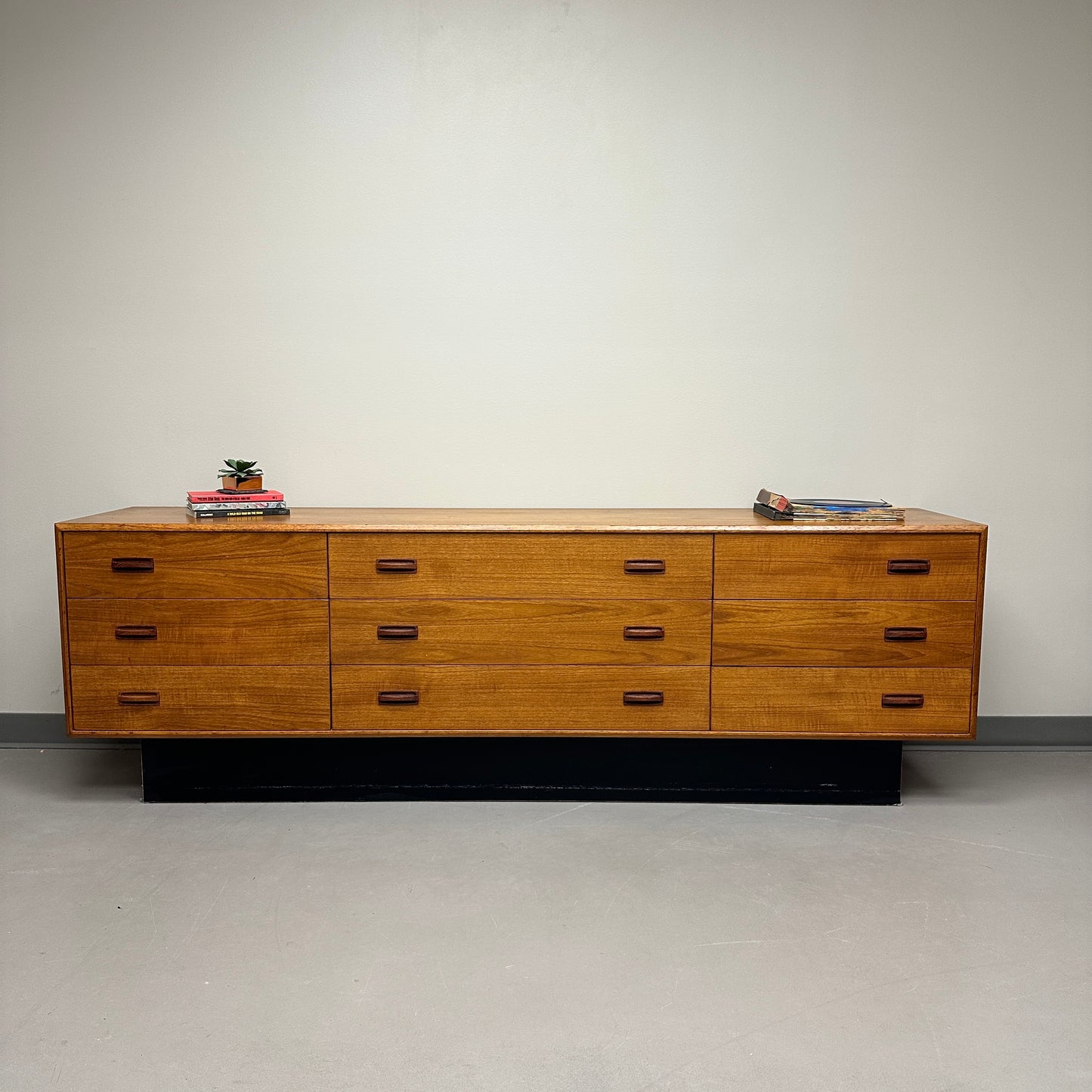 Mid-Century Modern Teak 9 Drawers Dresser