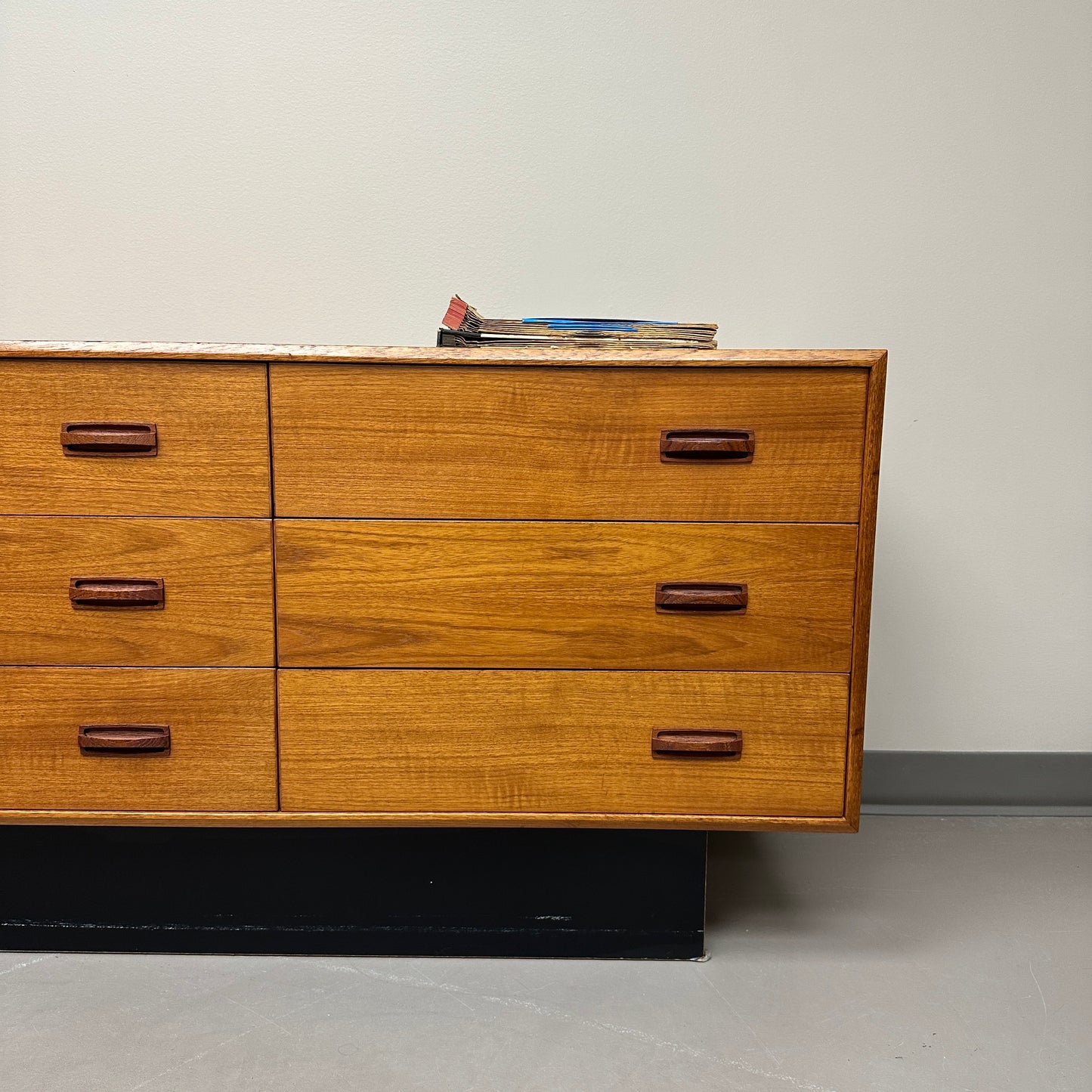Mid-Century Modern Teak 9 Drawers Dresser