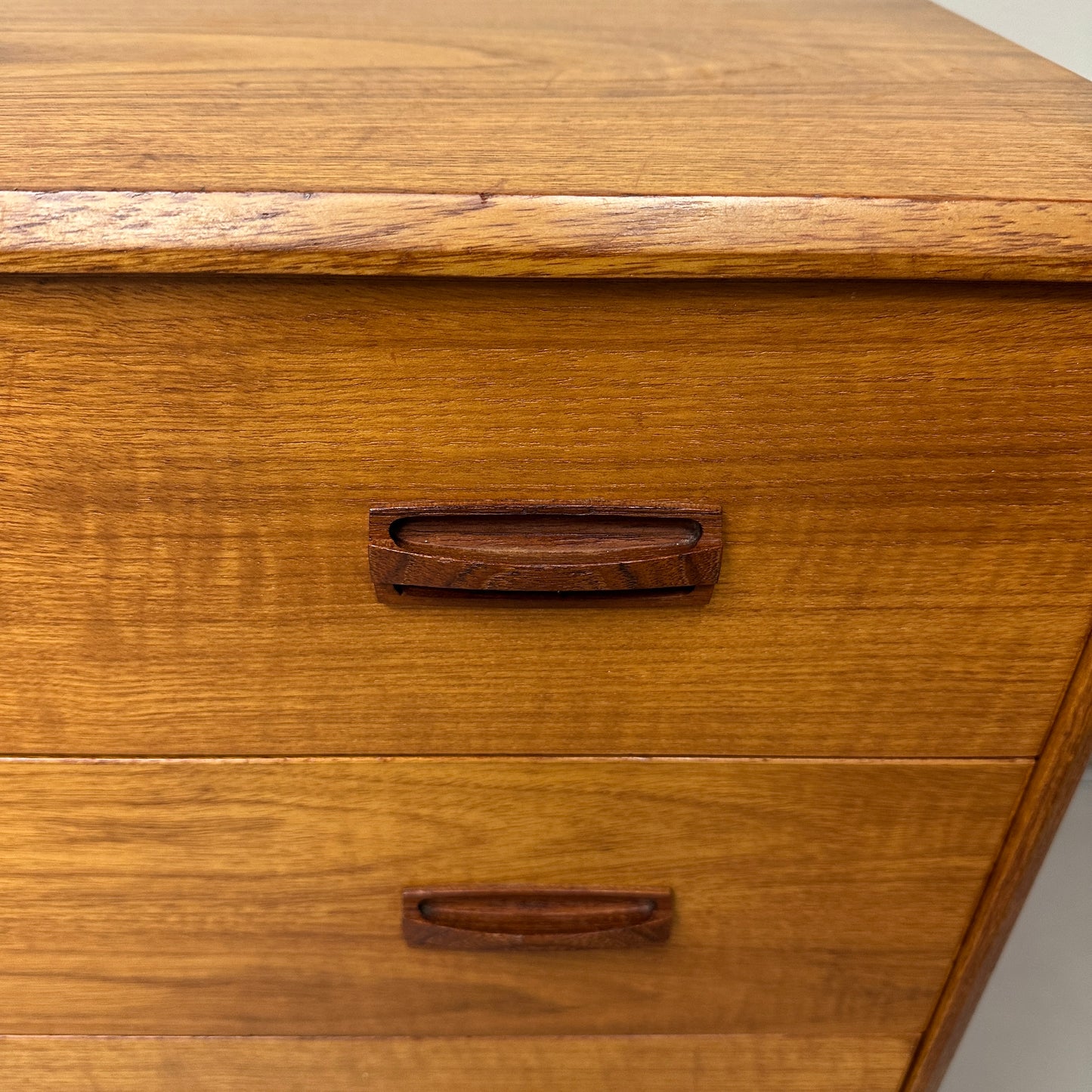 Mid-Century Modern Teak 9 Drawers Dresser