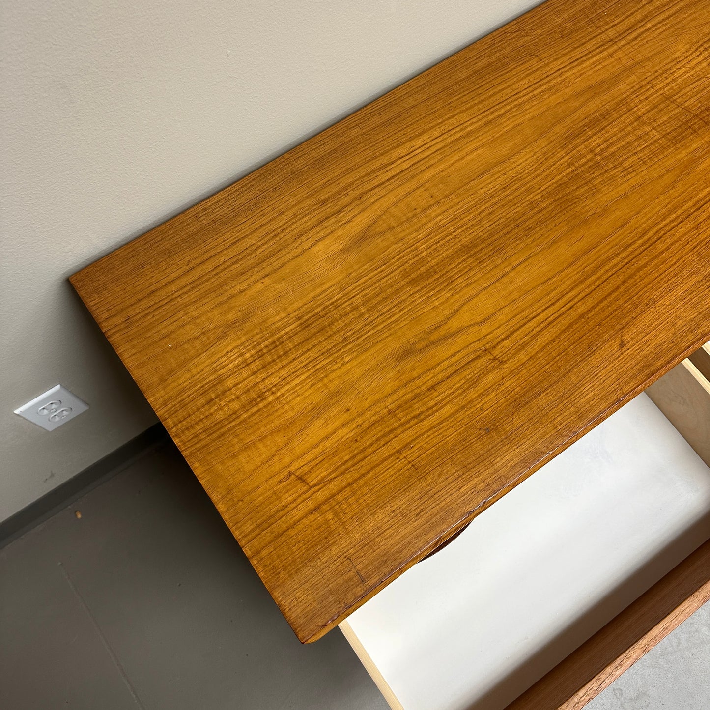 Mid-Century Modern Teak 9 Drawers Dresser