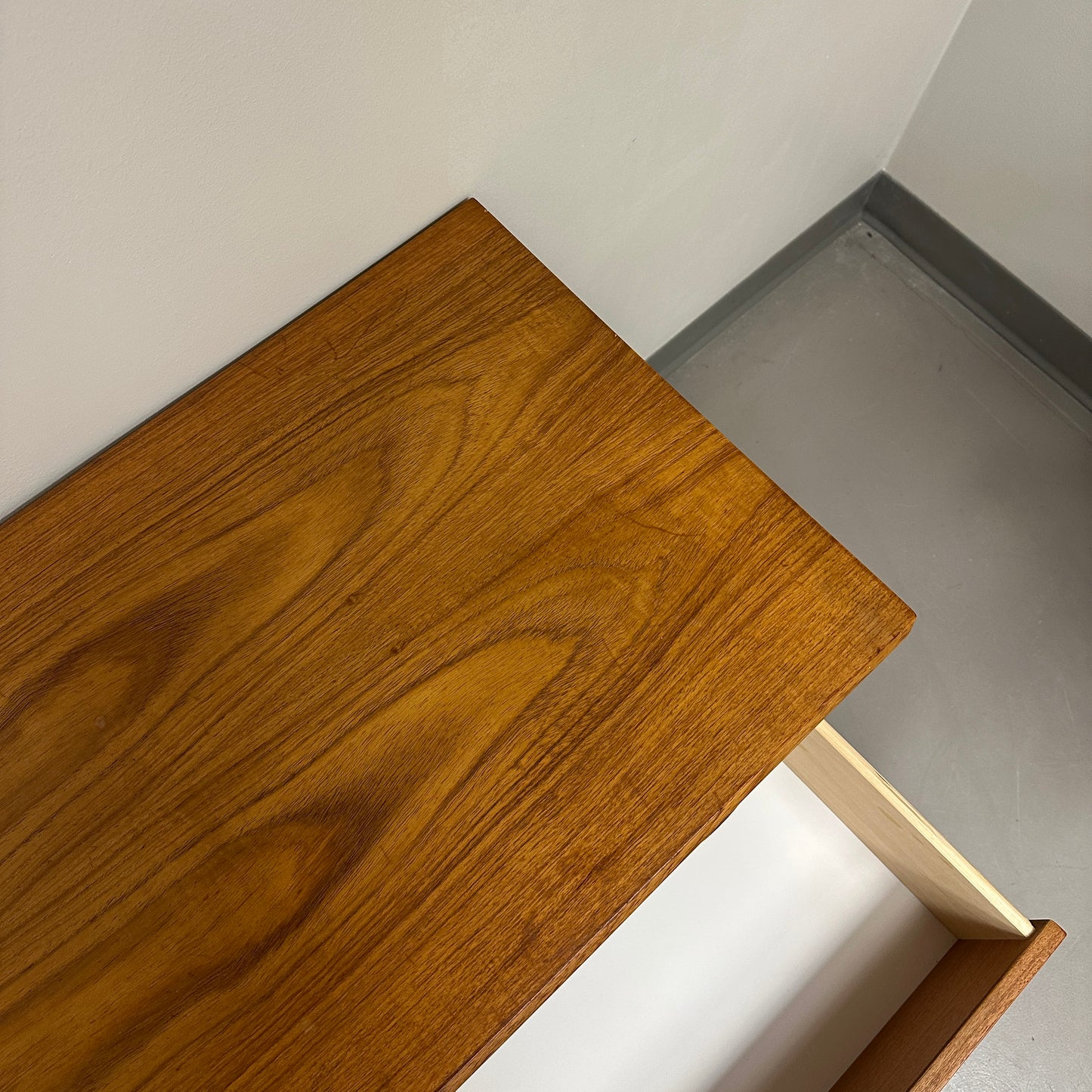 Mid-Century Modern Teak 9 Drawers Dresser