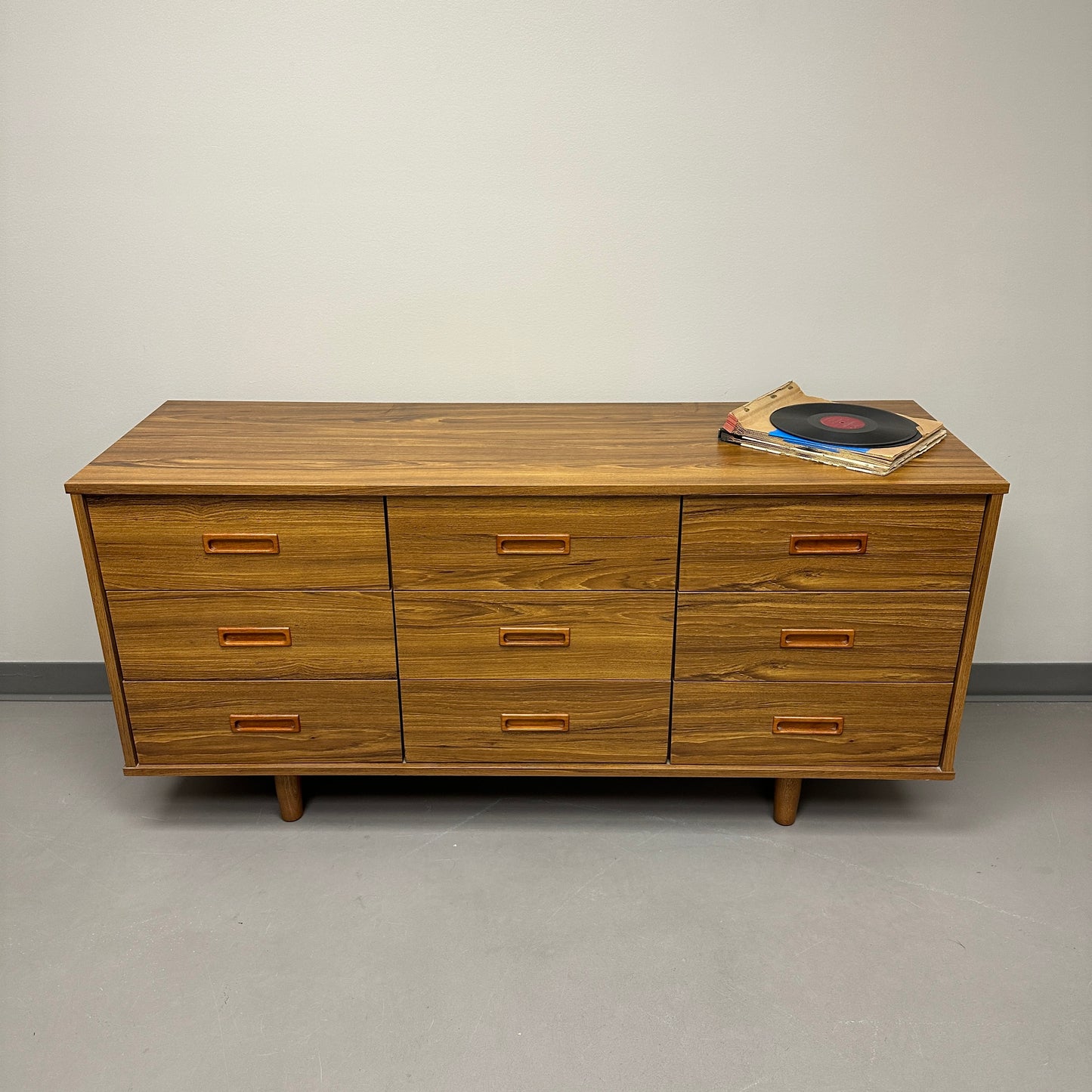 Mid-Century 9 Drawers Dresser by DeFehr