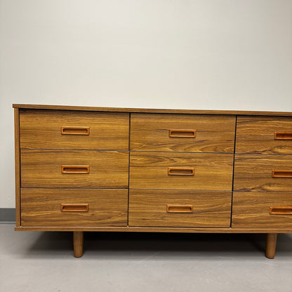 Mid-Century 9 Drawers Dresser by DeFehr