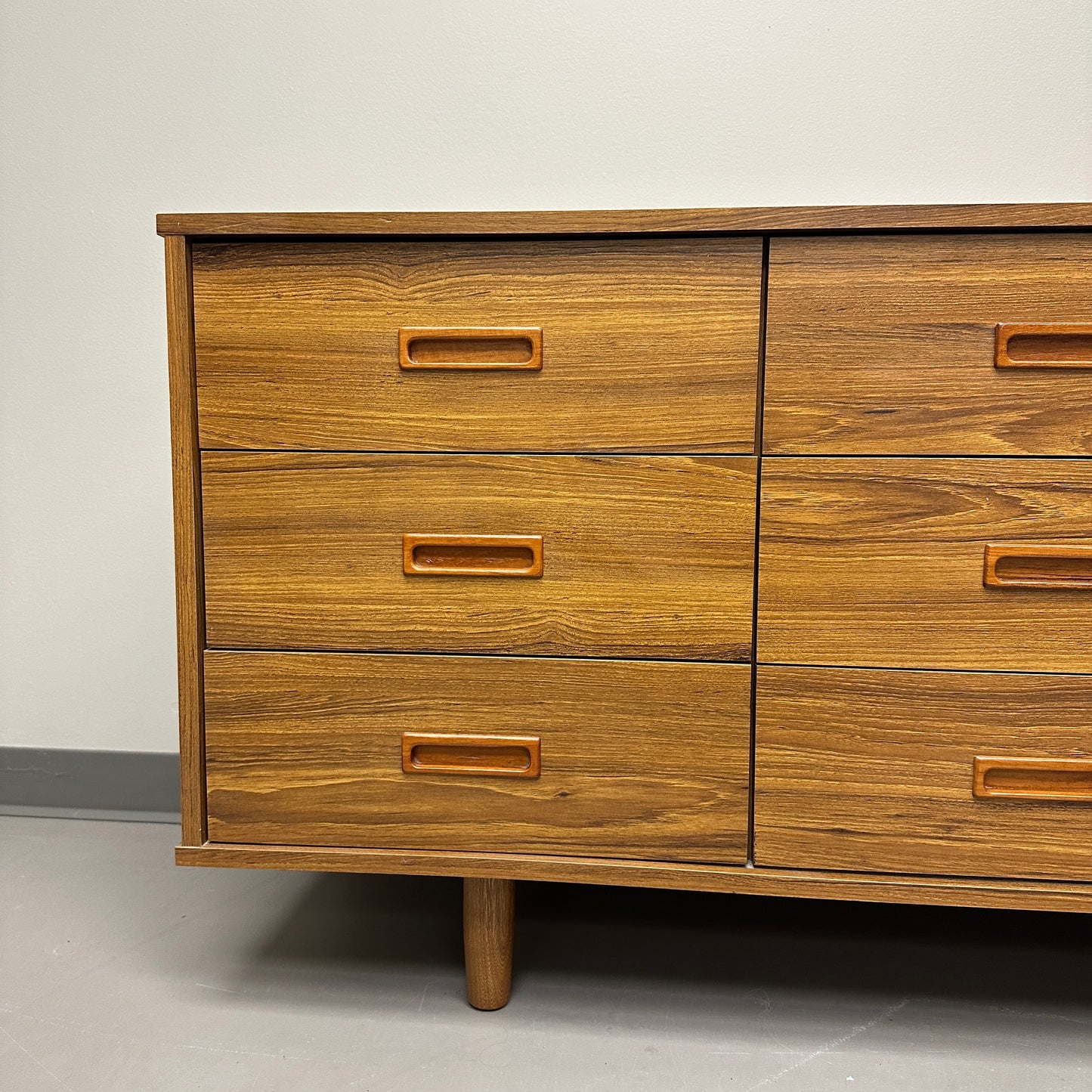 Mid-Century 9 Drawers Dresser by DeFehr