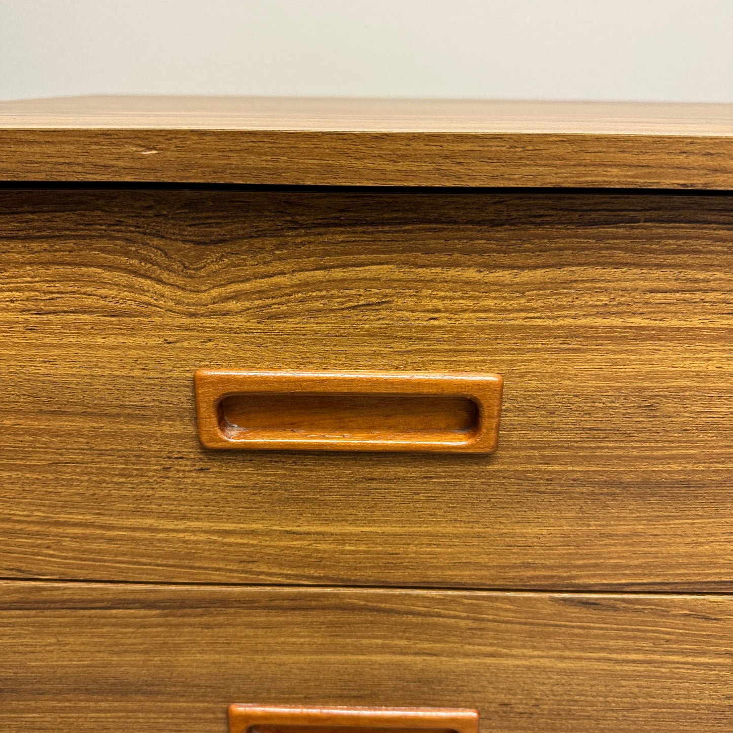 Mid-Century 9 Drawers Dresser by DeFehr