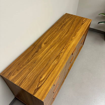 Mid-Century 9 Drawers Dresser by DeFehr