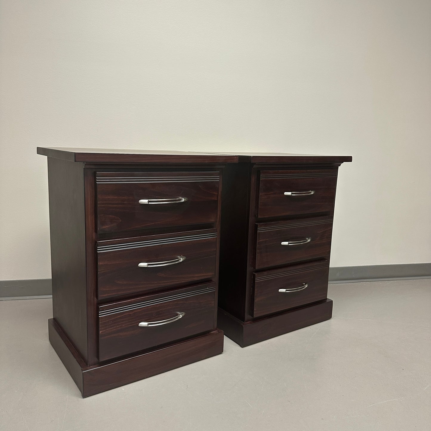 Solid Wood Chocolate Stain Nightstands (set of 2)
