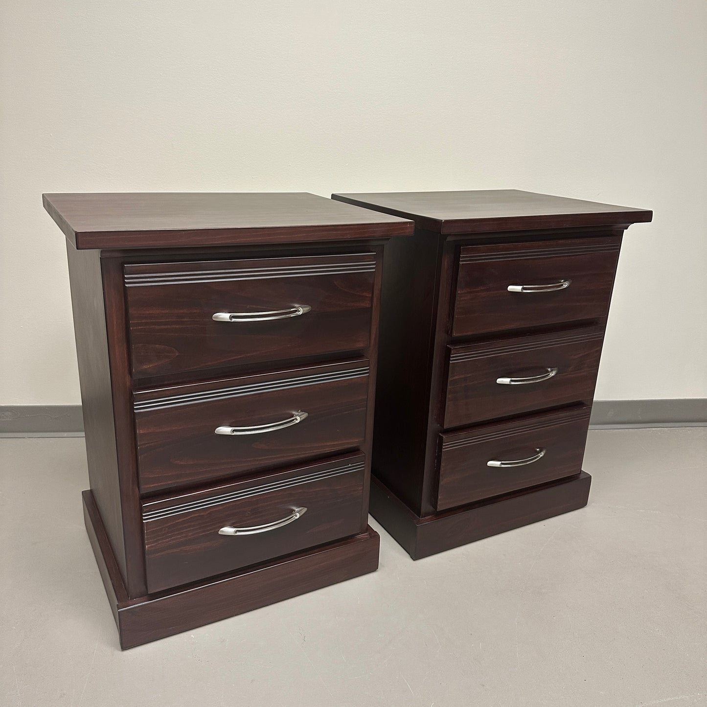 Solid Wood Chocolate Stain Nightstands (set of 2)