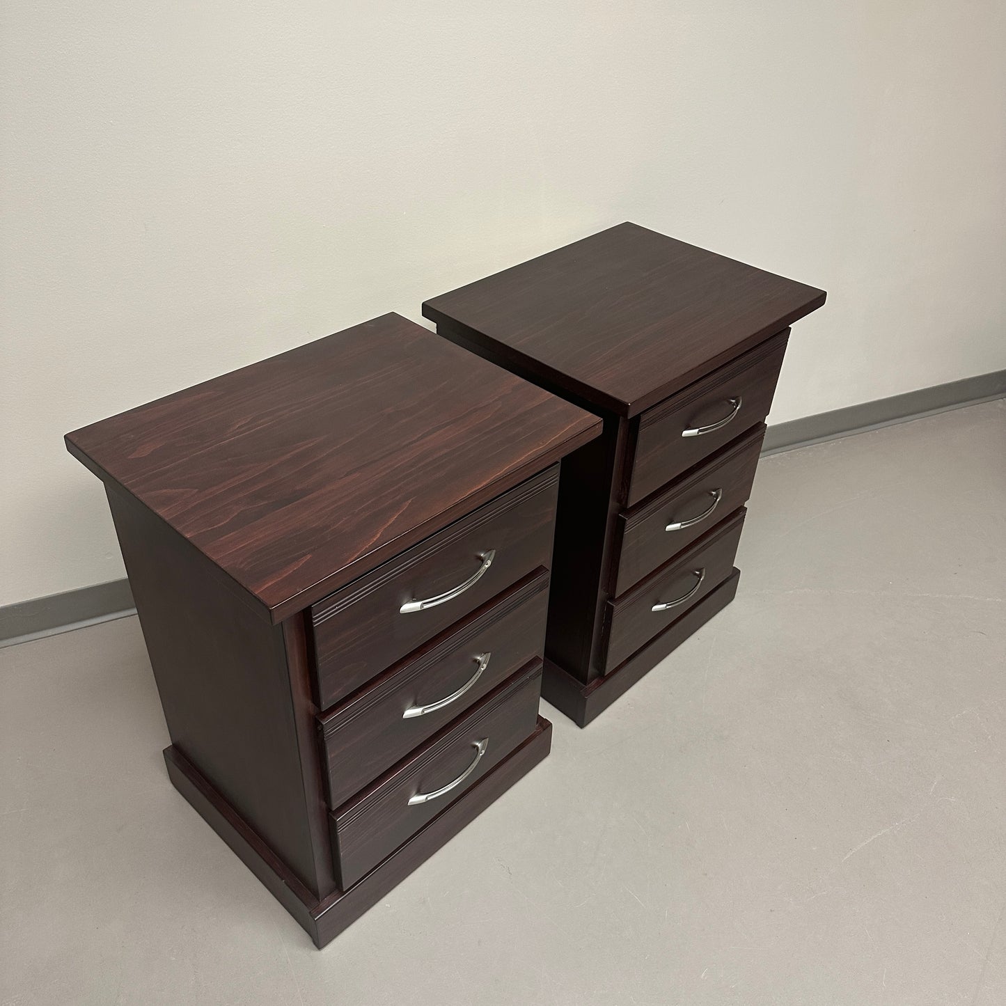 Solid Wood Chocolate Stain Nightstands (set of 2)