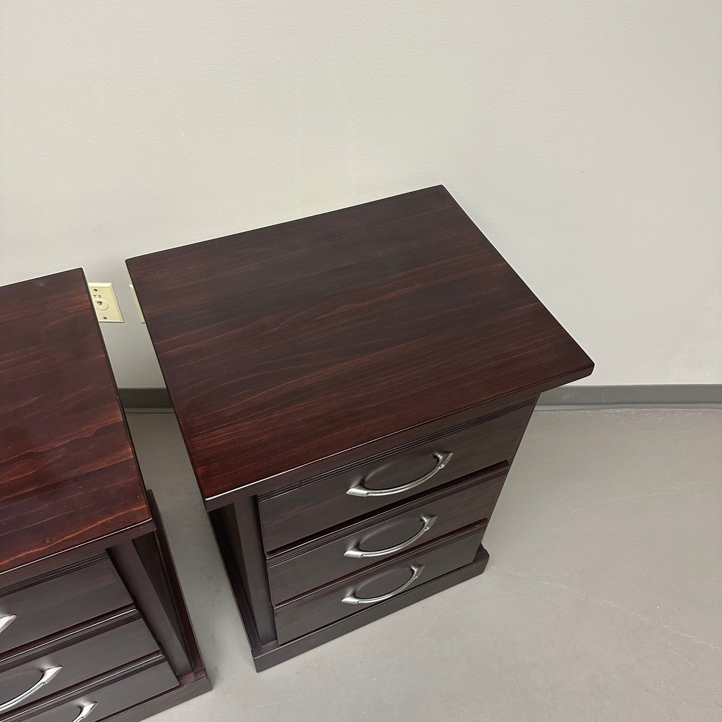 Solid Wood Chocolate Stain Nightstands (set of 2)