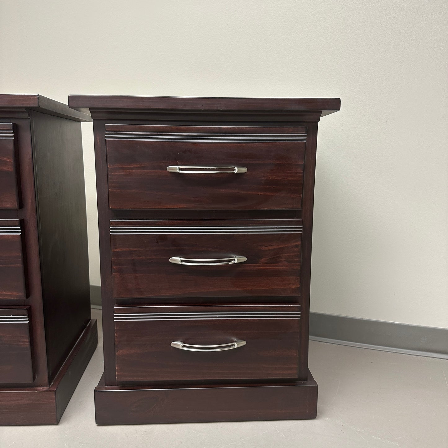 Solid Wood Chocolate Stain Nightstands (set of 2)