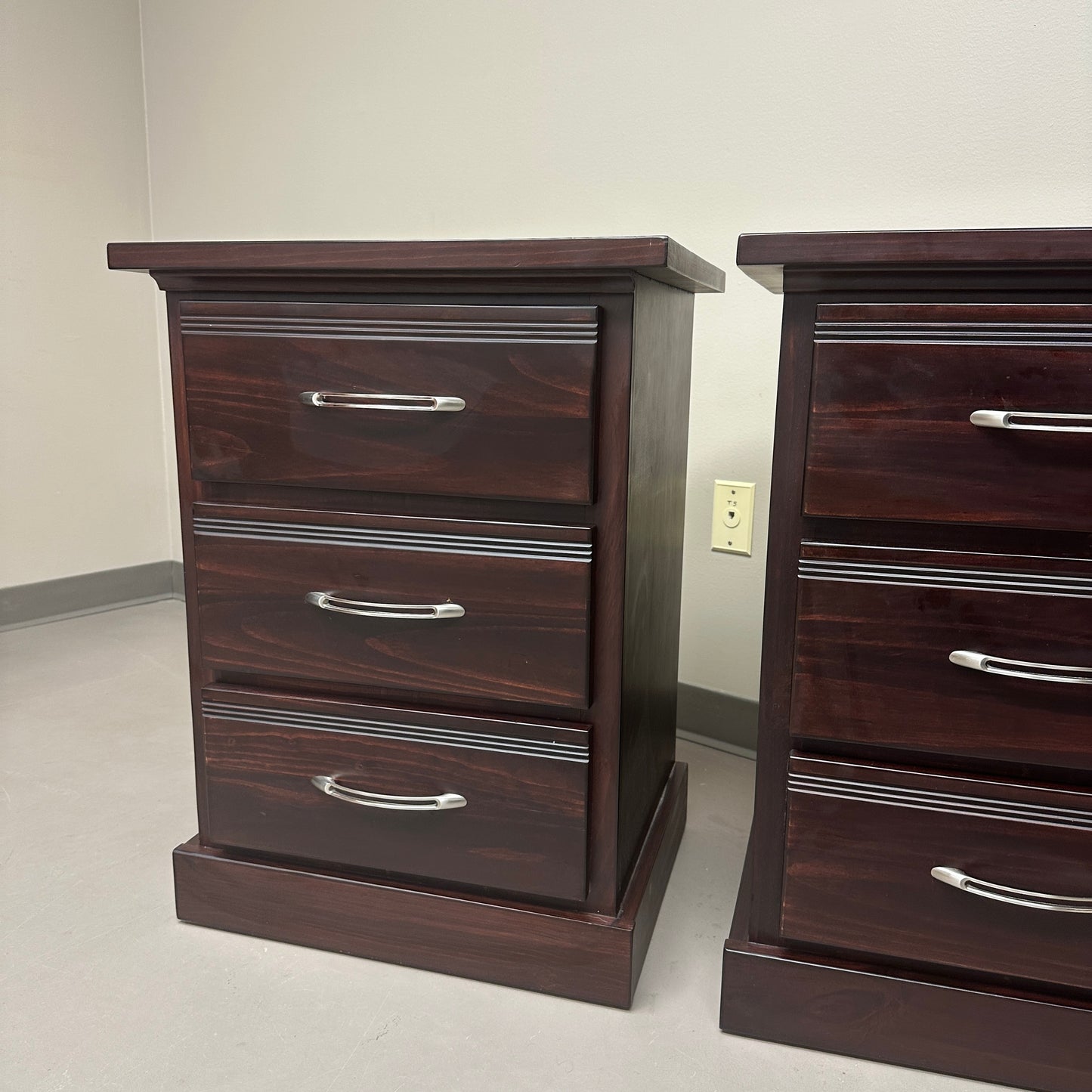 Solid Wood Chocolate Stain Nightstands (set of 2)