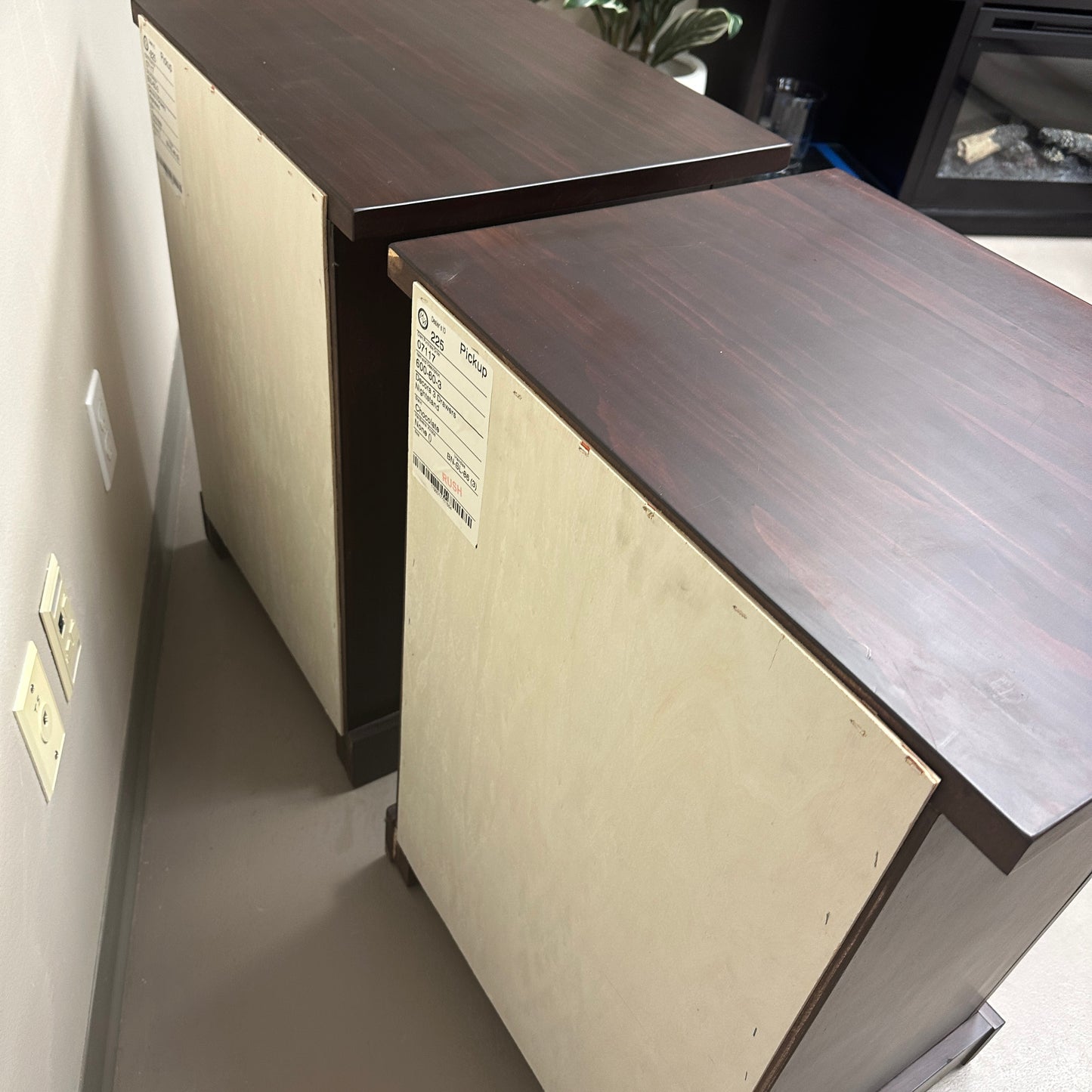 Solid Wood Chocolate Stain Nightstands (set of 2)