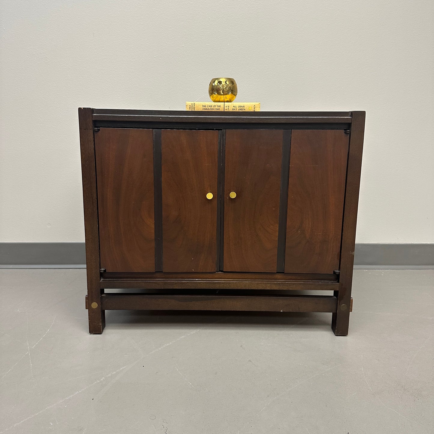 1960s Mid-Century Modern Nightstand