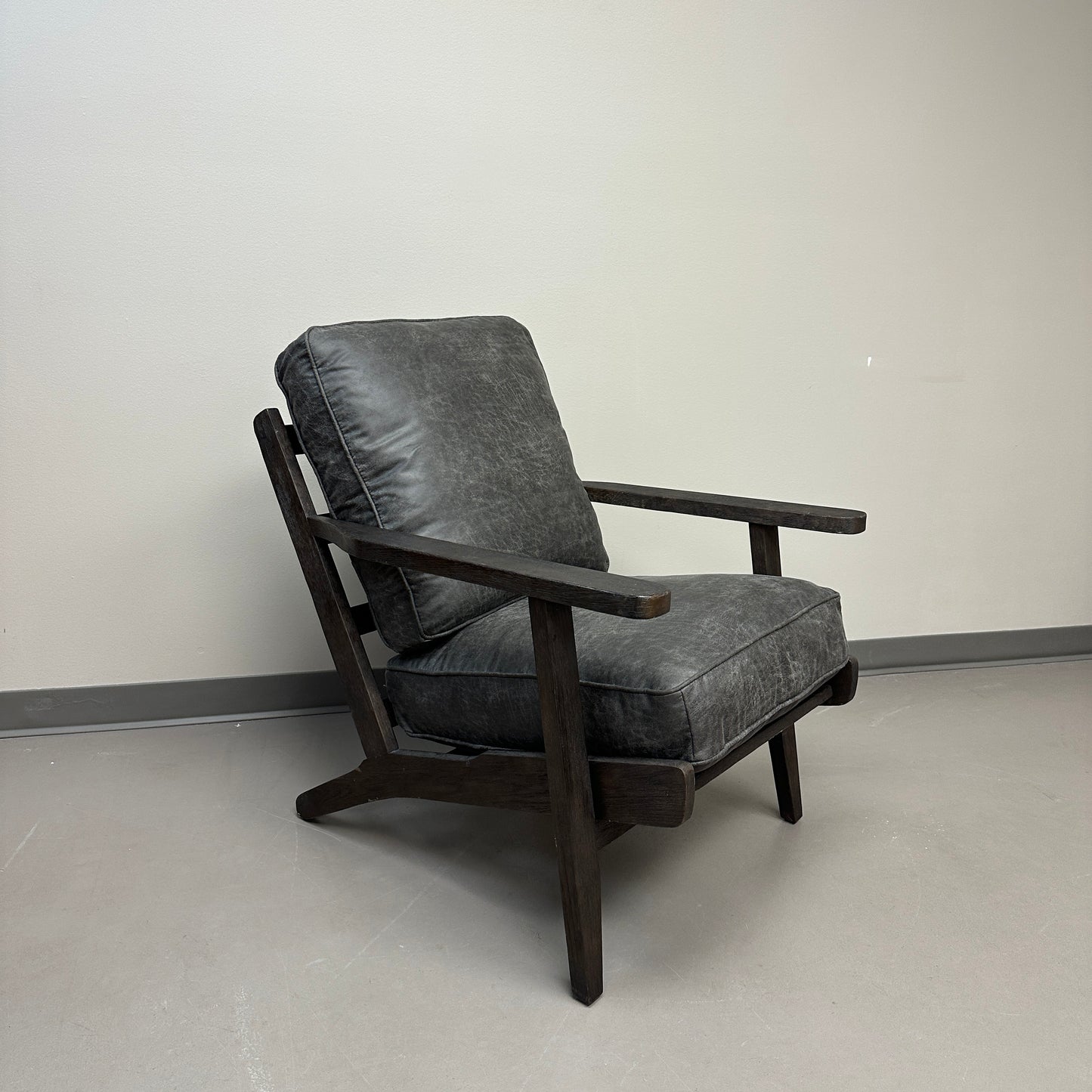 Mid-Century Modern Style Lounge Chair