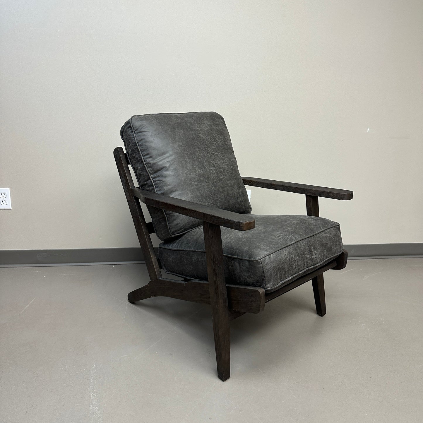 Mid-Century Modern Style Lounge Chair