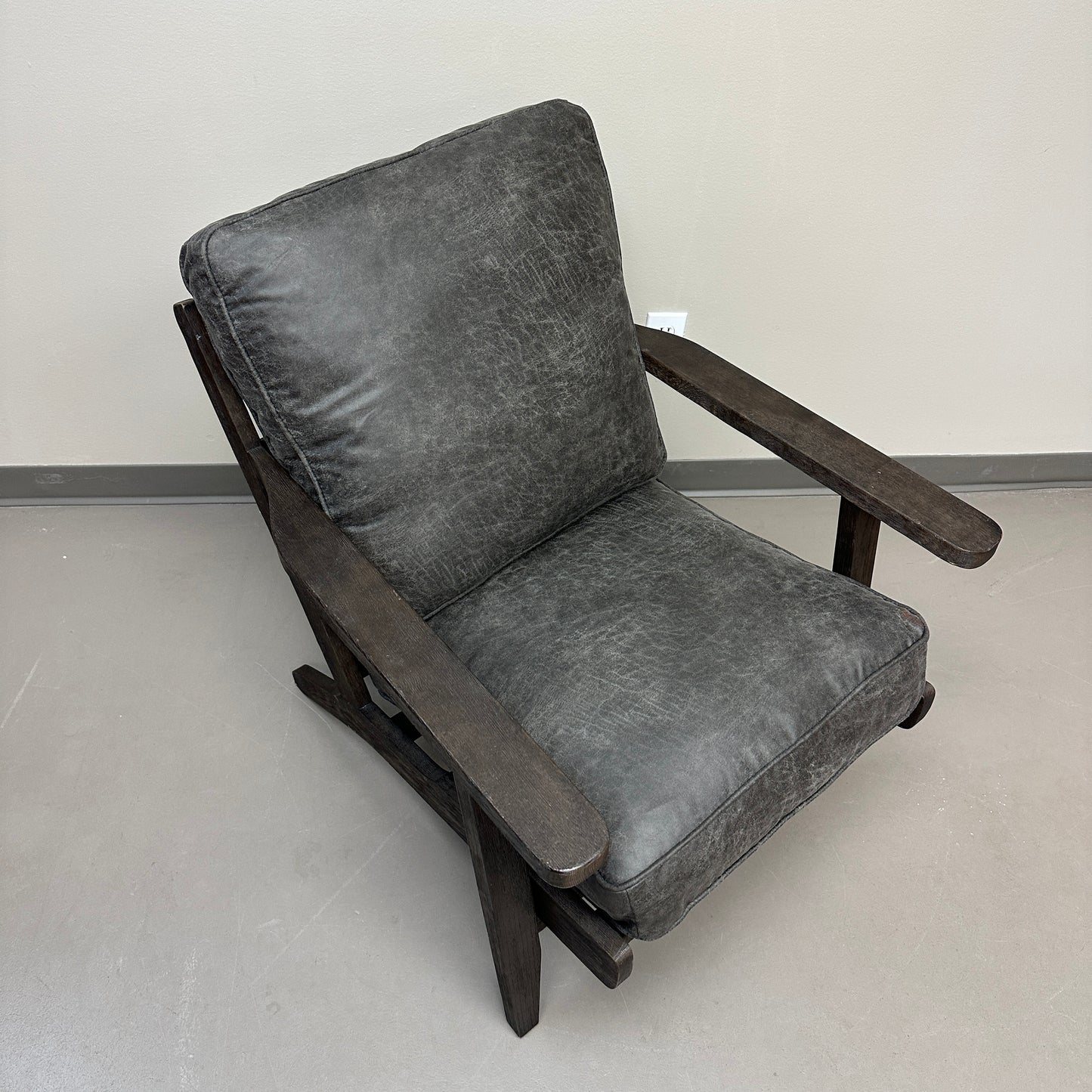 Mid-Century Modern Style Lounge Chair