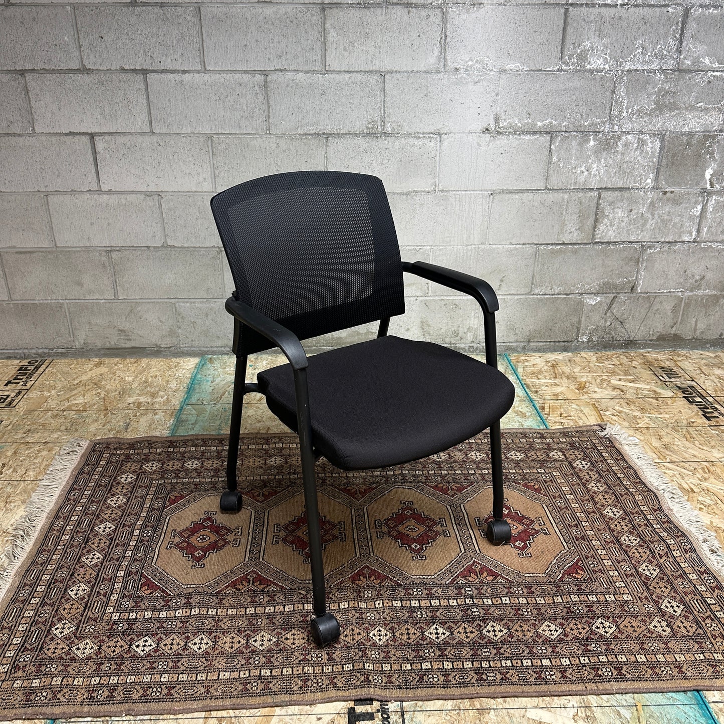 Aero Stackable Guest Chair on Wheels (x1)