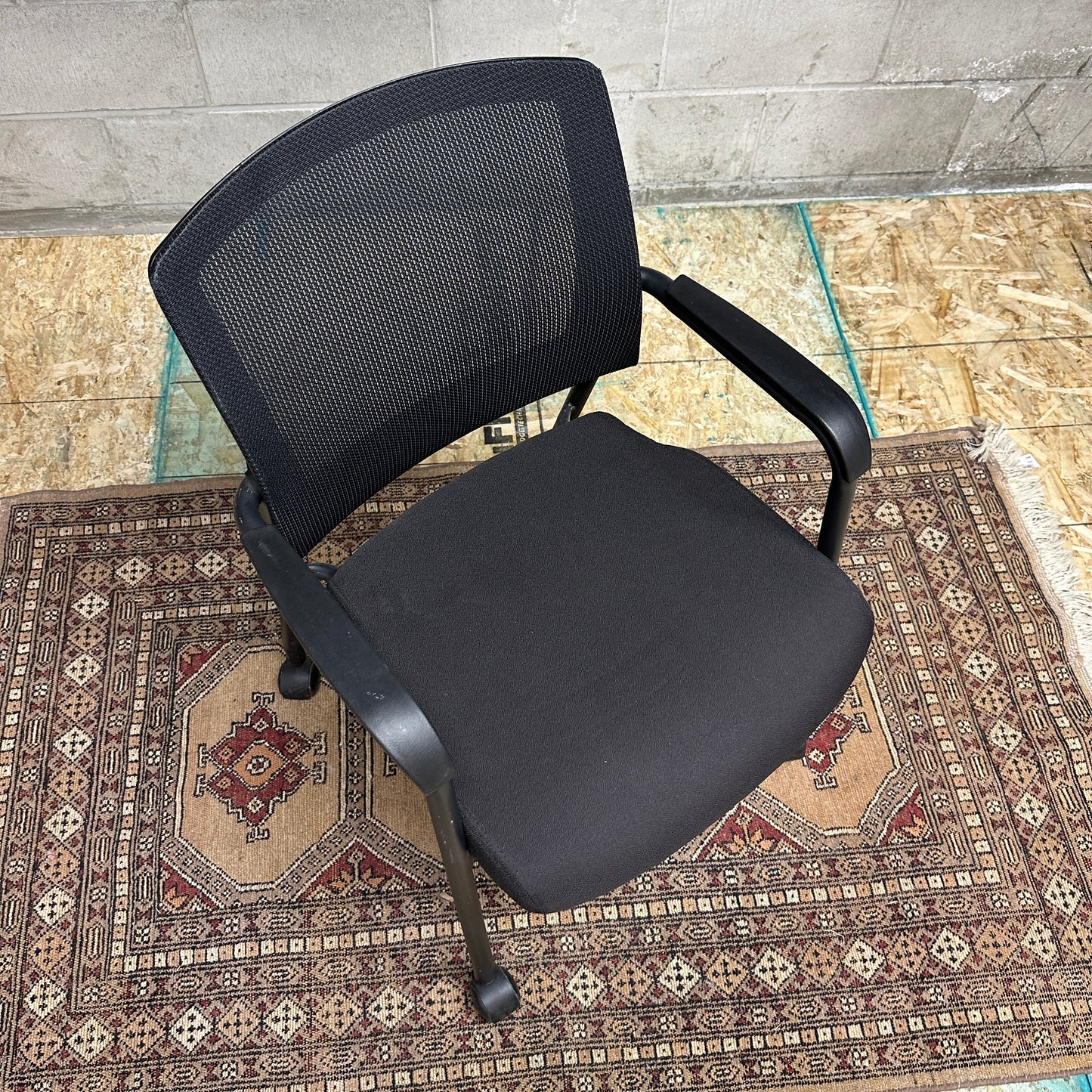 Aero Stackable Guest Chair on Wheels (x1)