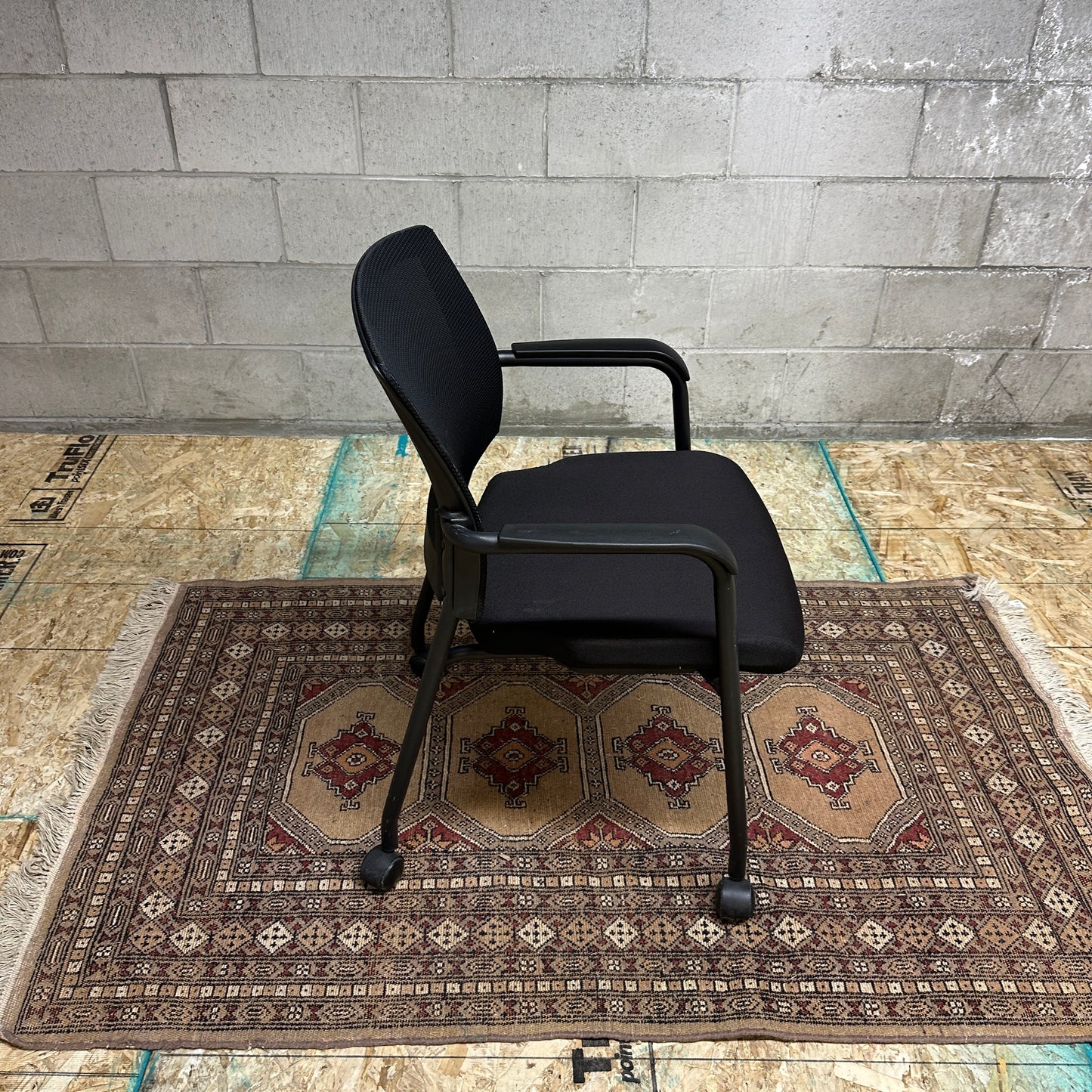 Aero Stackable Guest Chair on Wheels (x1)