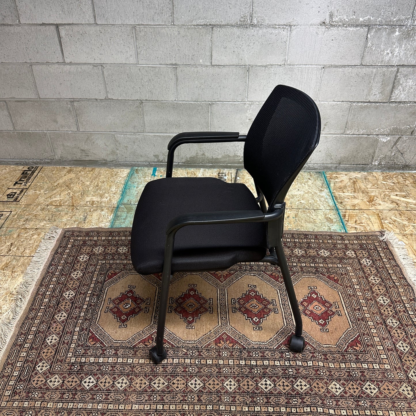 Aero Stackable Guest Chair on Wheels (x1)