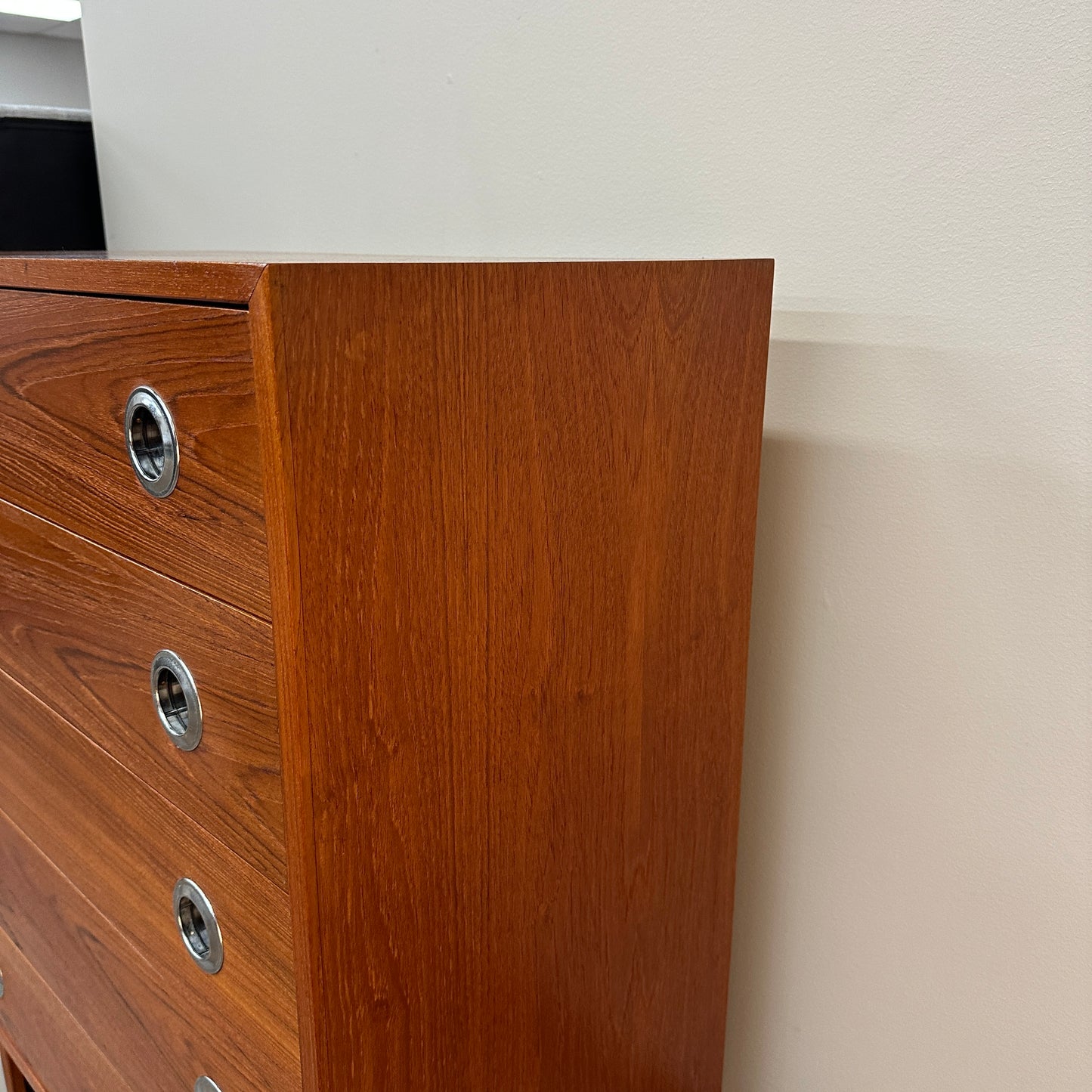 Mid-Century Modern Teak 5 Drawers Highboy Dresser