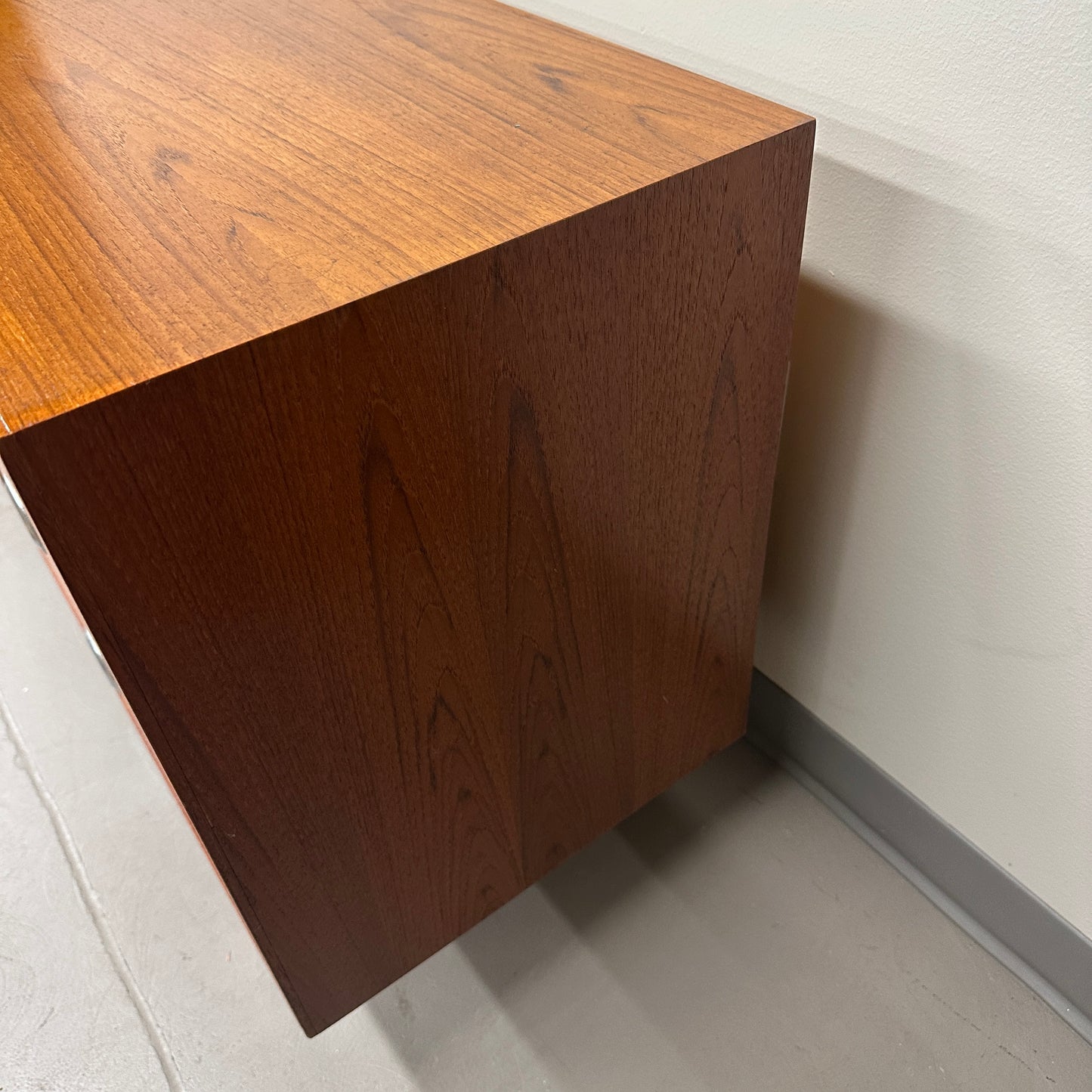 Mid-Century Modern Teak 9 Drawers Dresser