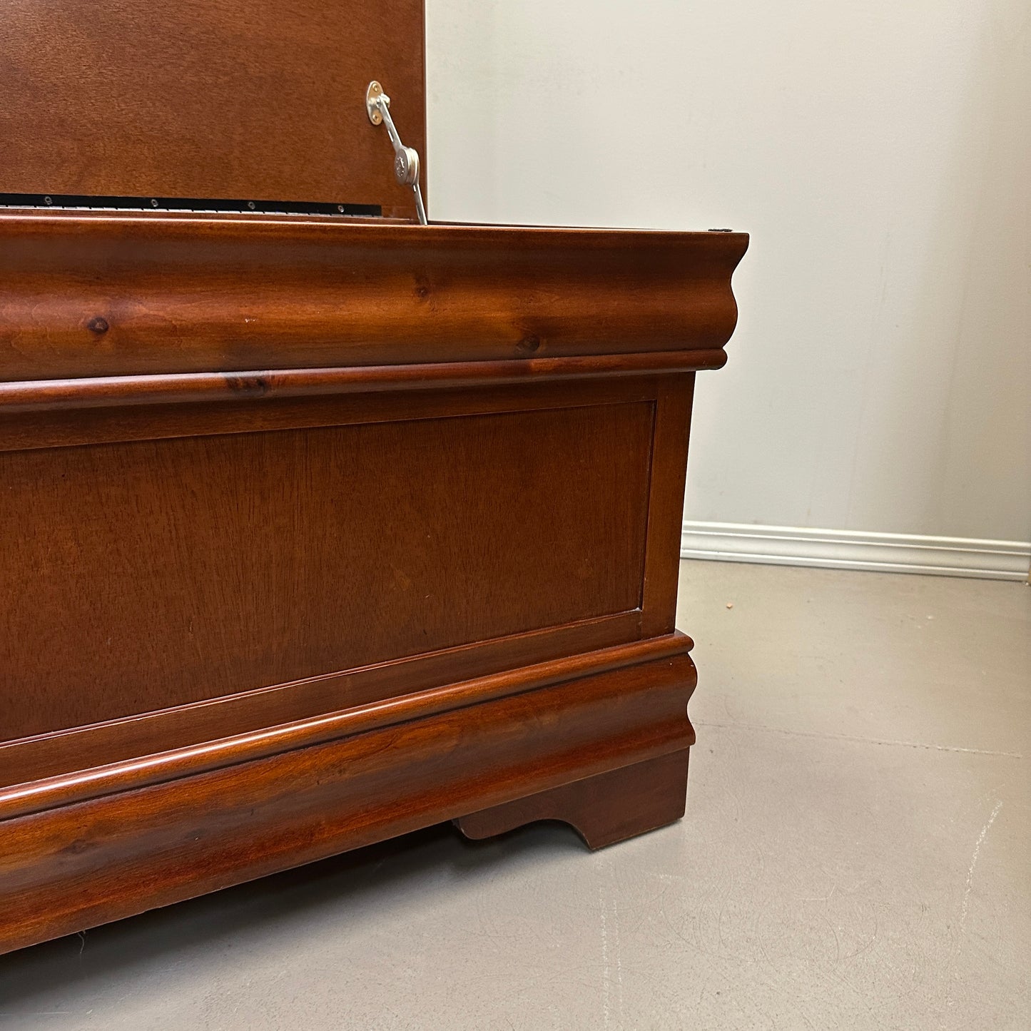 Cherry Blanket Chest/Storage