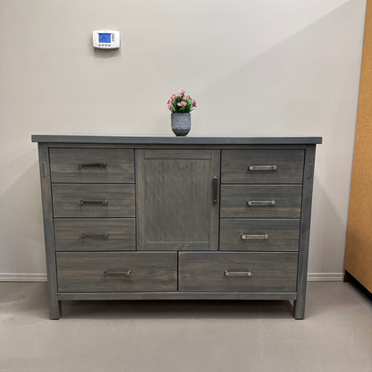 Mako Hudson 8-Drawer Dresser
