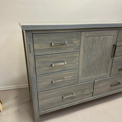 Mako Hudson 8-Drawer Dresser
