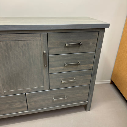 Mako Hudson 8-Drawer Dresser