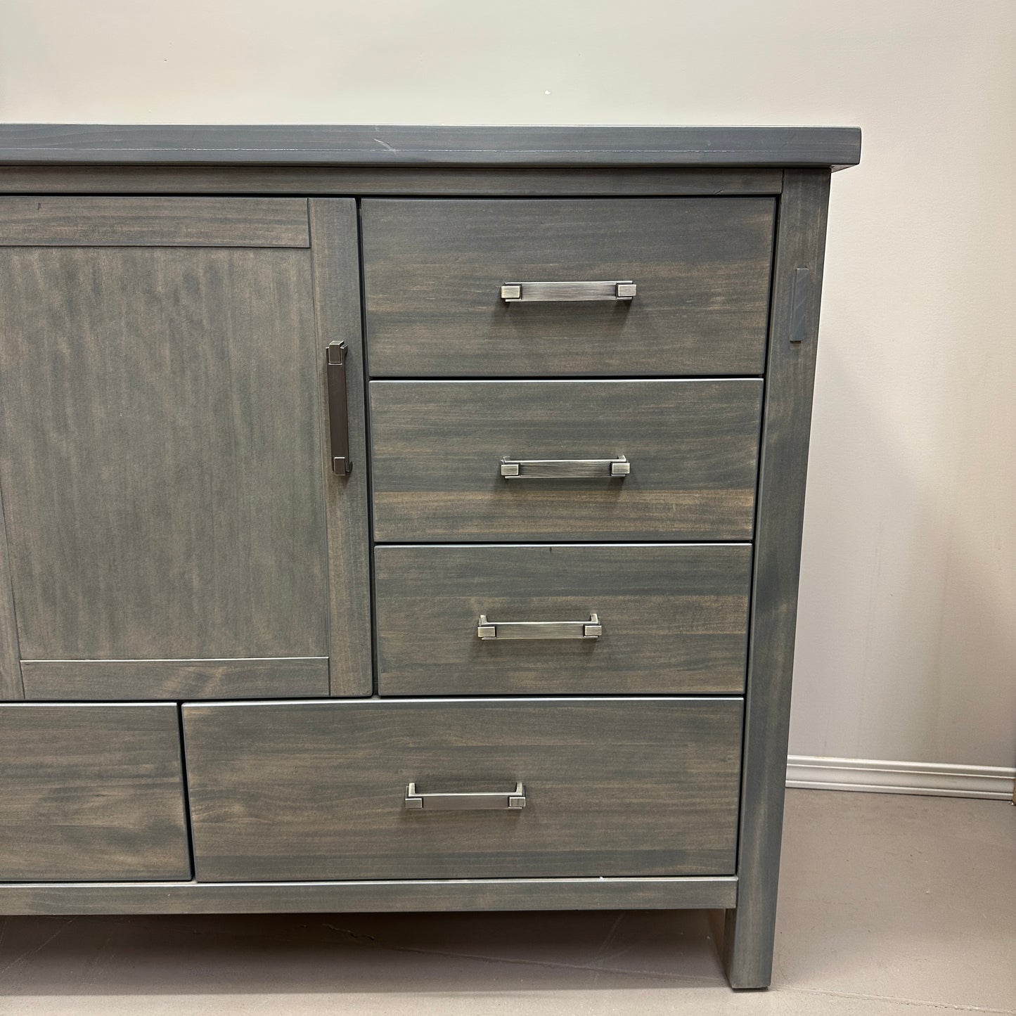 Mako Hudson 8-Drawer Dresser