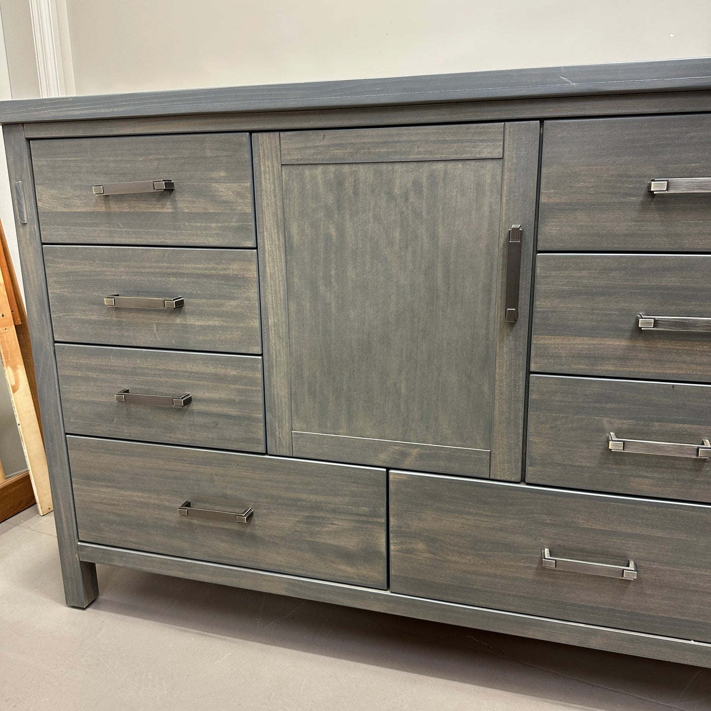 Mako Hudson 8-Drawer Dresser