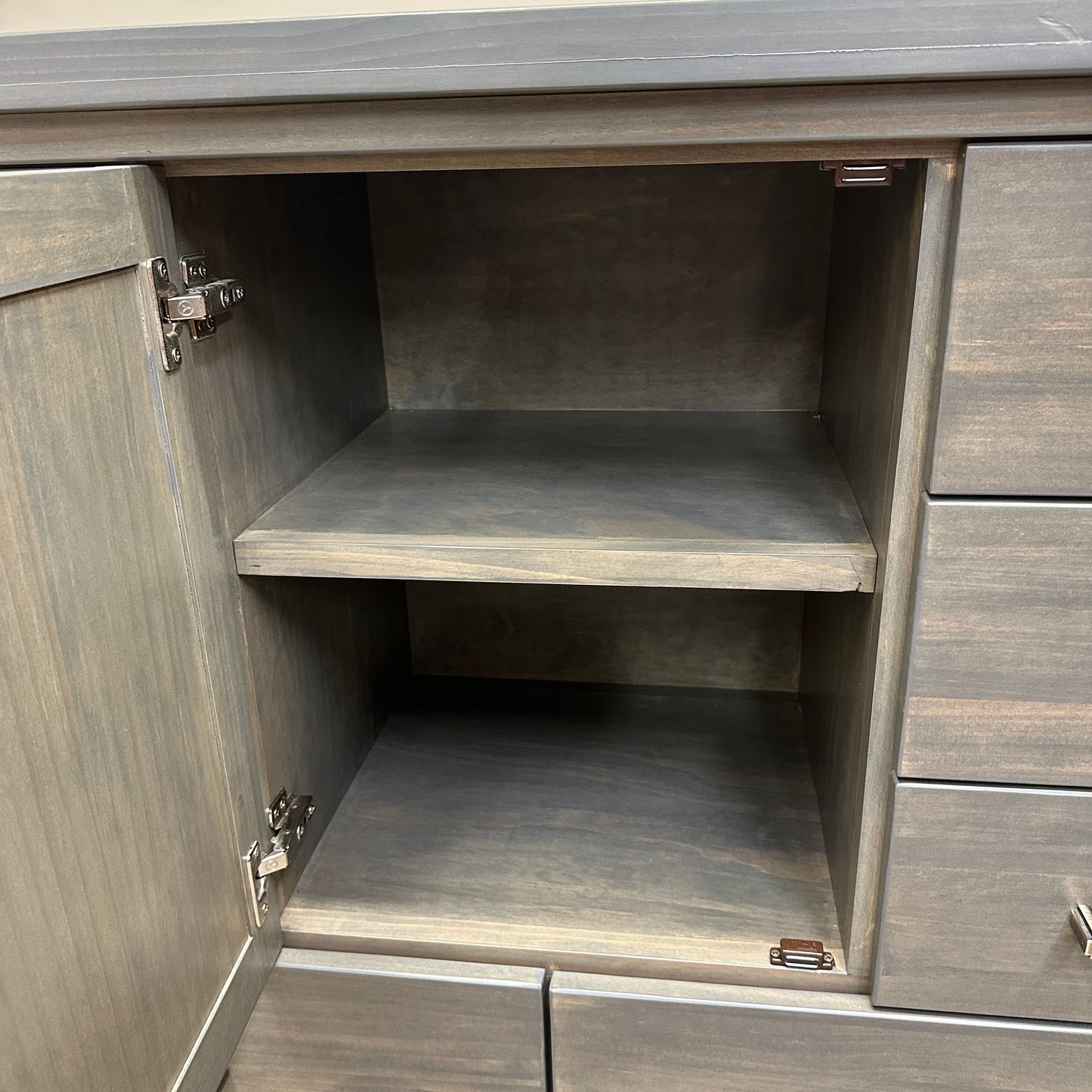 Mako Hudson 8-Drawer Dresser