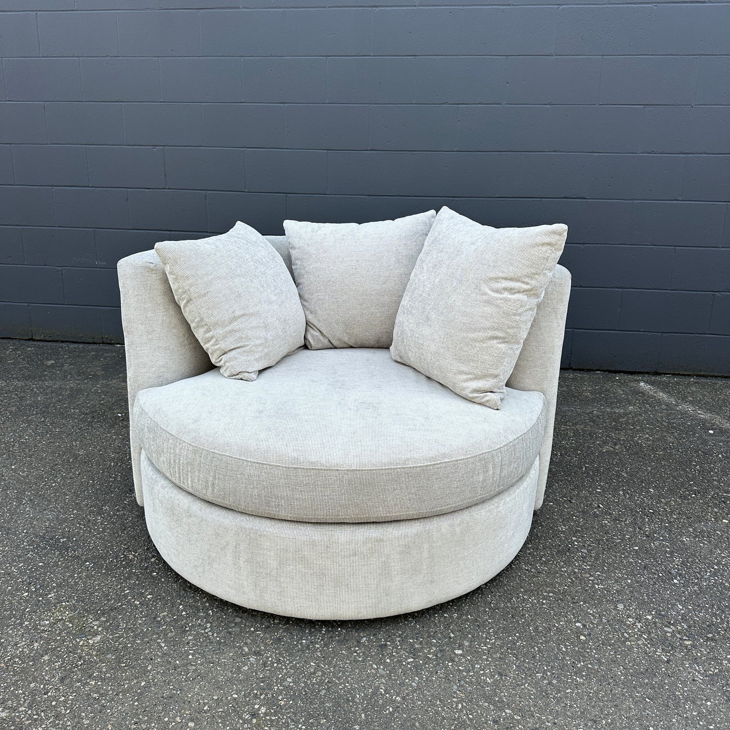 JL Roundabout Cuddle Swivel Chair