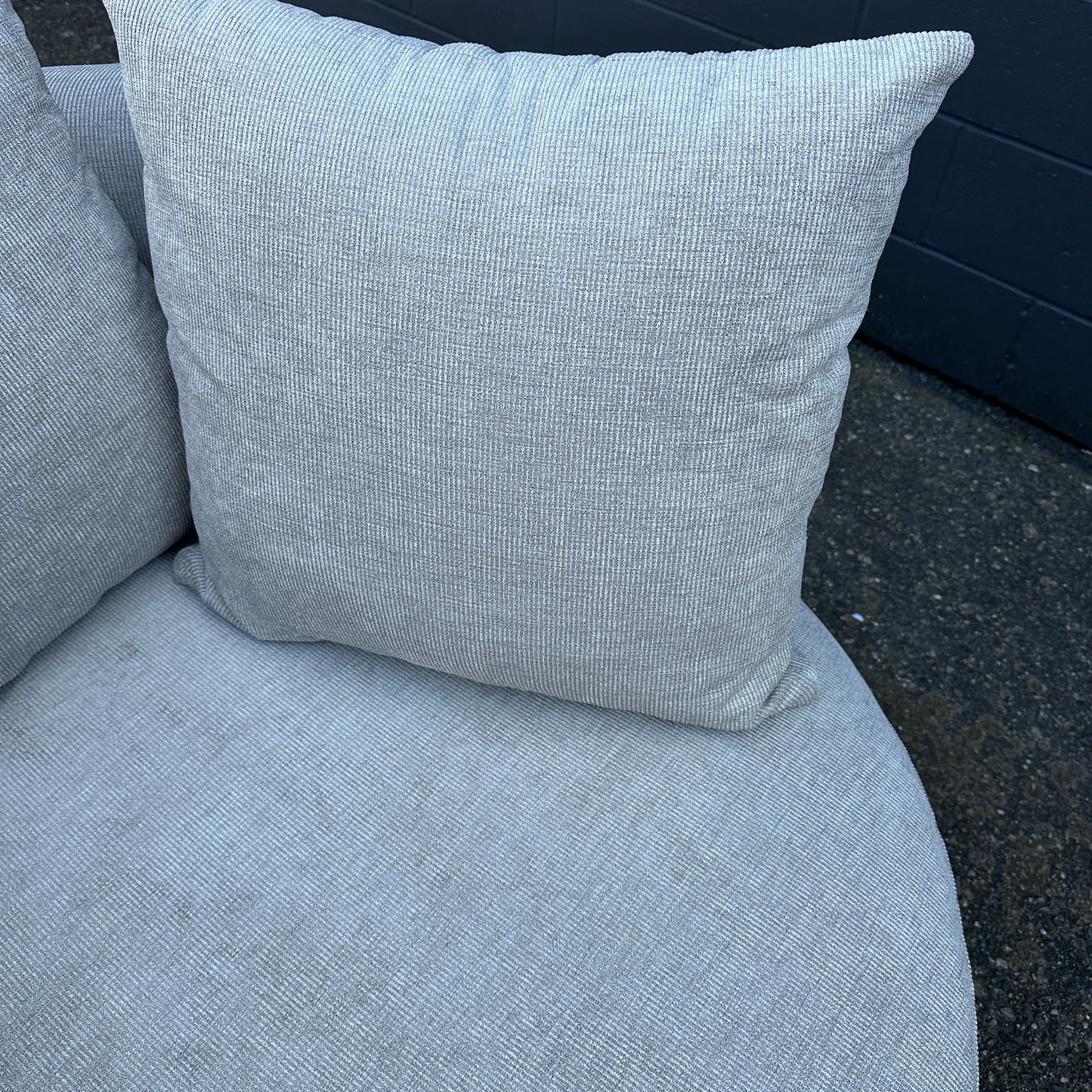 JL Roundabout Cuddle Swivel Chair