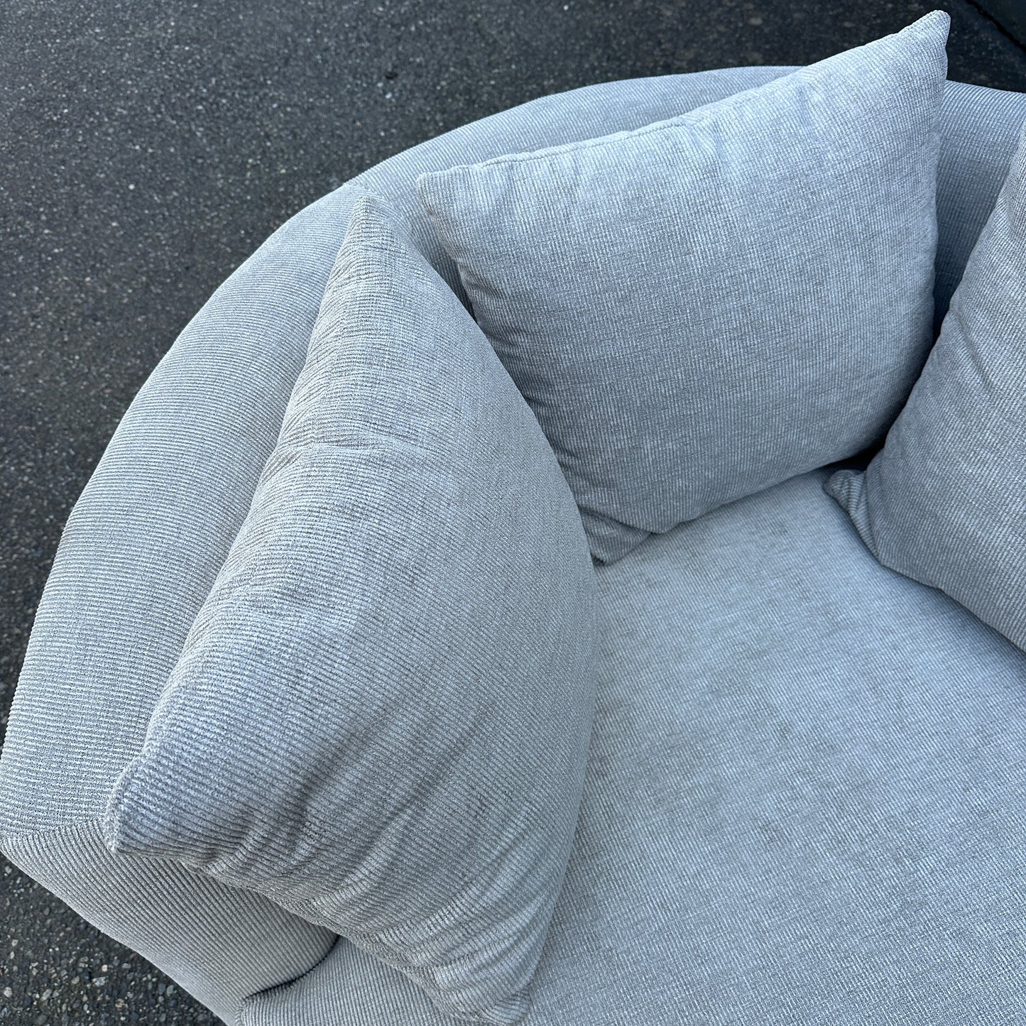 JL Roundabout Cuddle Swivel Chair