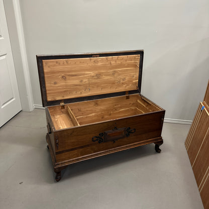 Antique Honderich Cedar Bench Chest