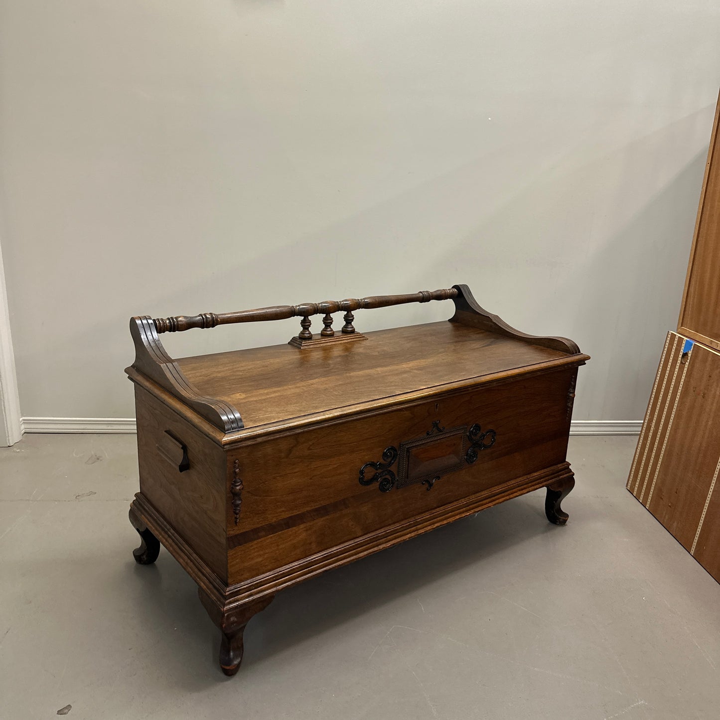 Antique Honderich Cedar Bench Chest