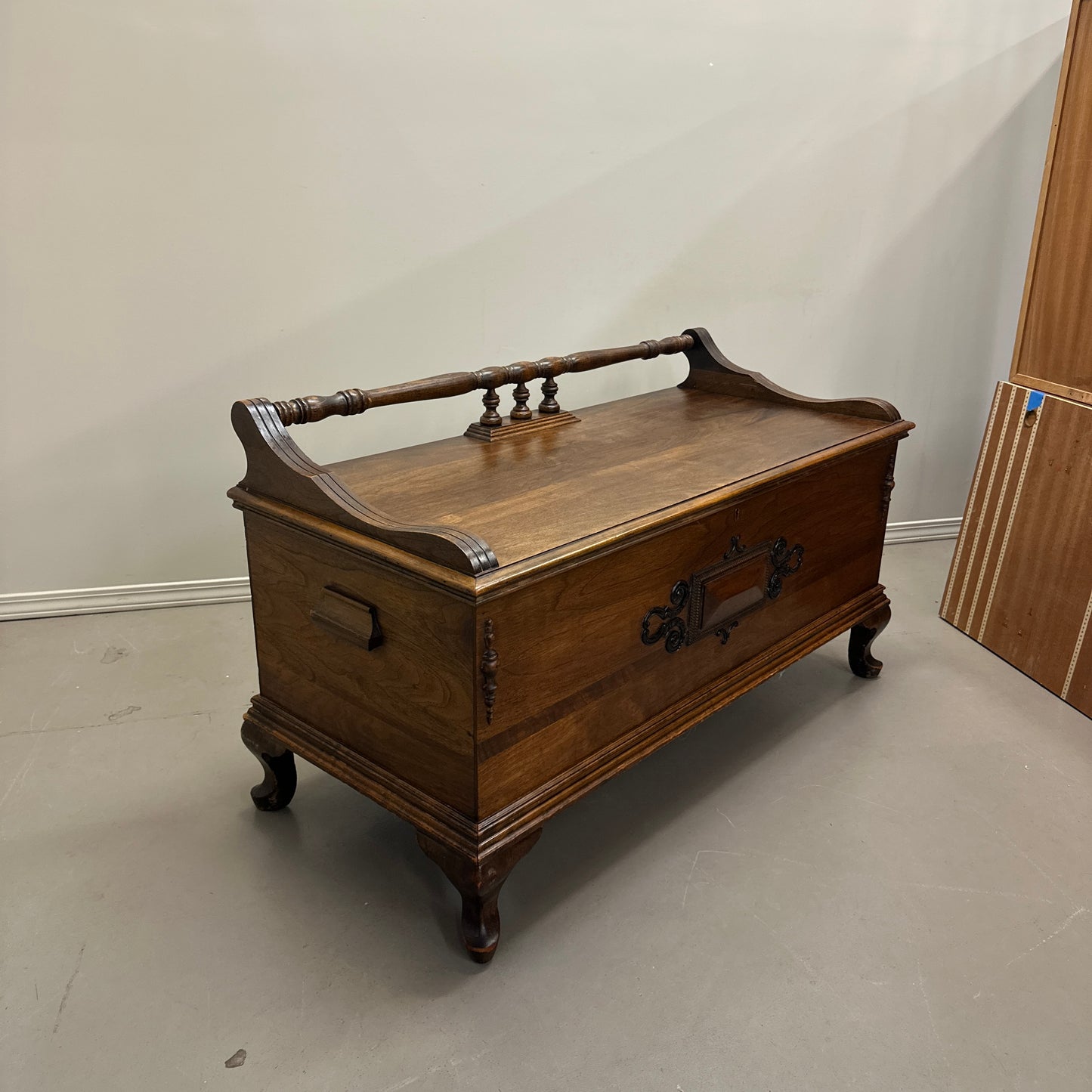 Antique Honderich Cedar Bench Chest