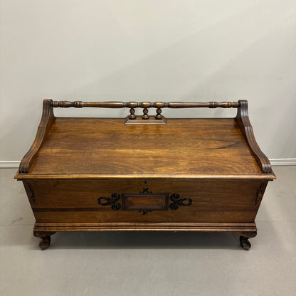 Antique Honderich Cedar Bench Chest