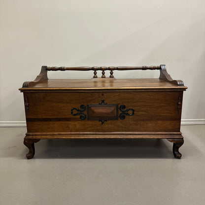 Antique Honderich Cedar Bench Chest