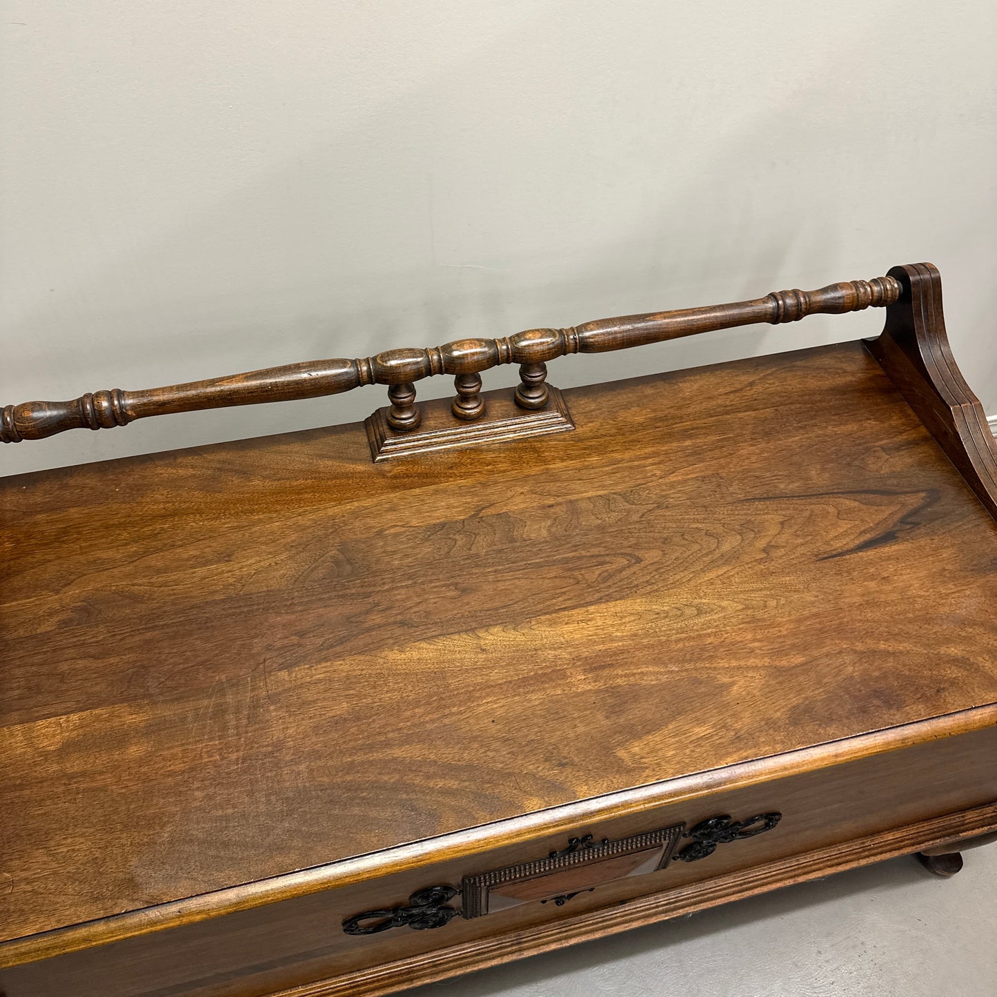 Antique Honderich Cedar Bench Chest