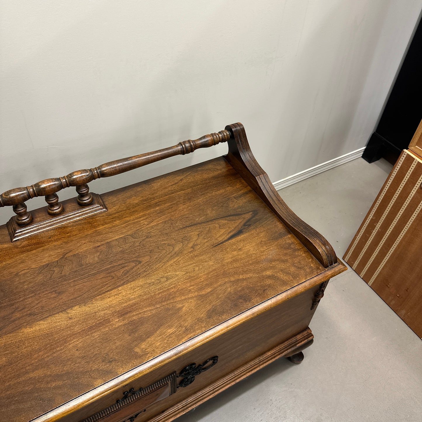 Antique Honderich Cedar Bench Chest