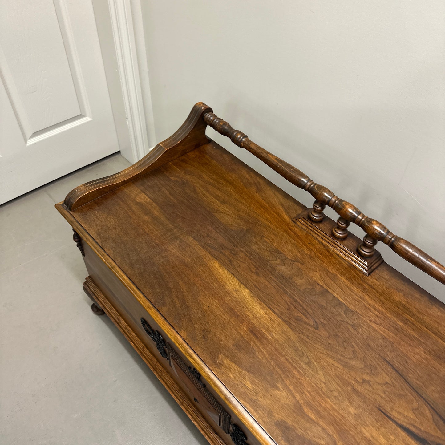 Antique Honderich Cedar Bench Chest