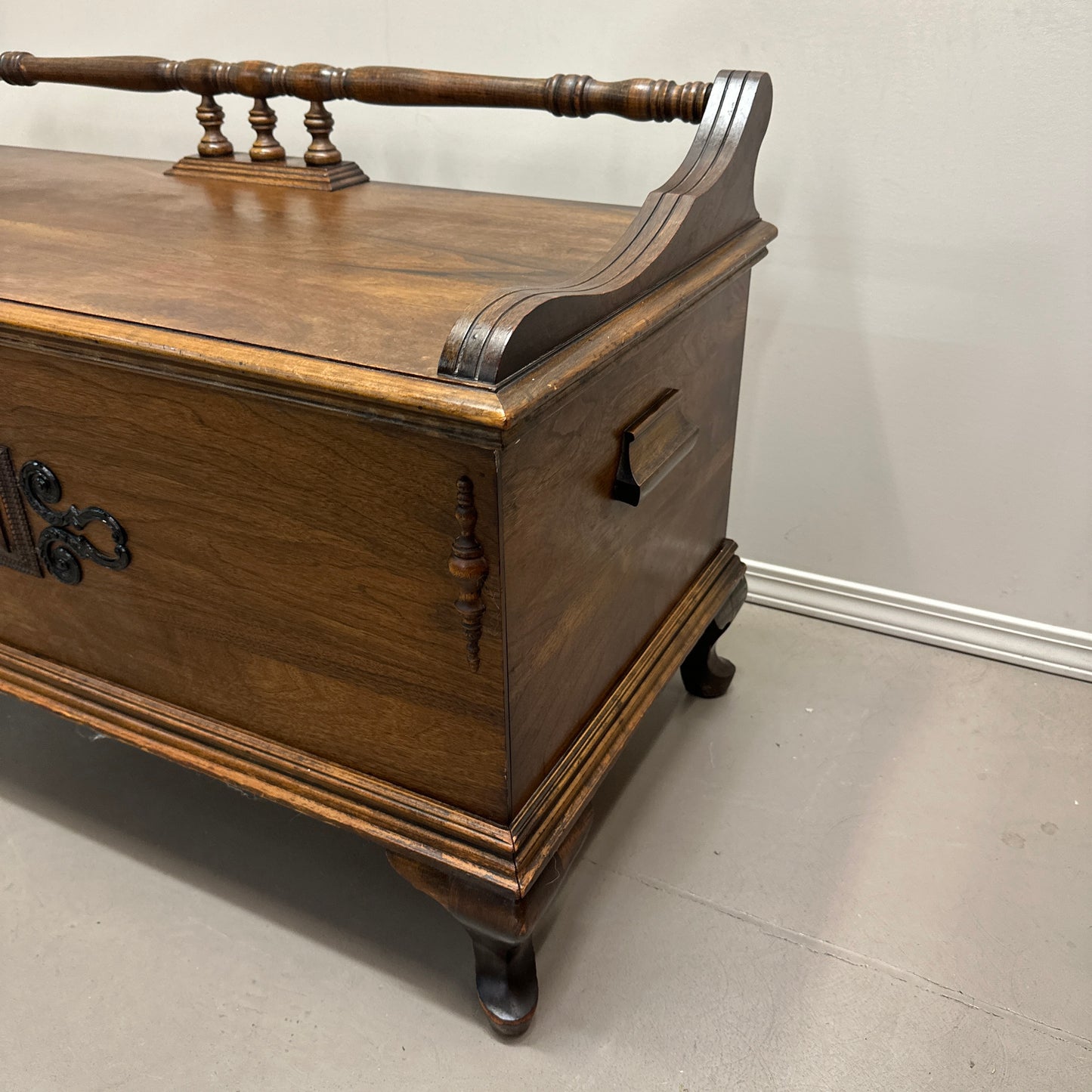 Antique Honderich Cedar Bench Chest