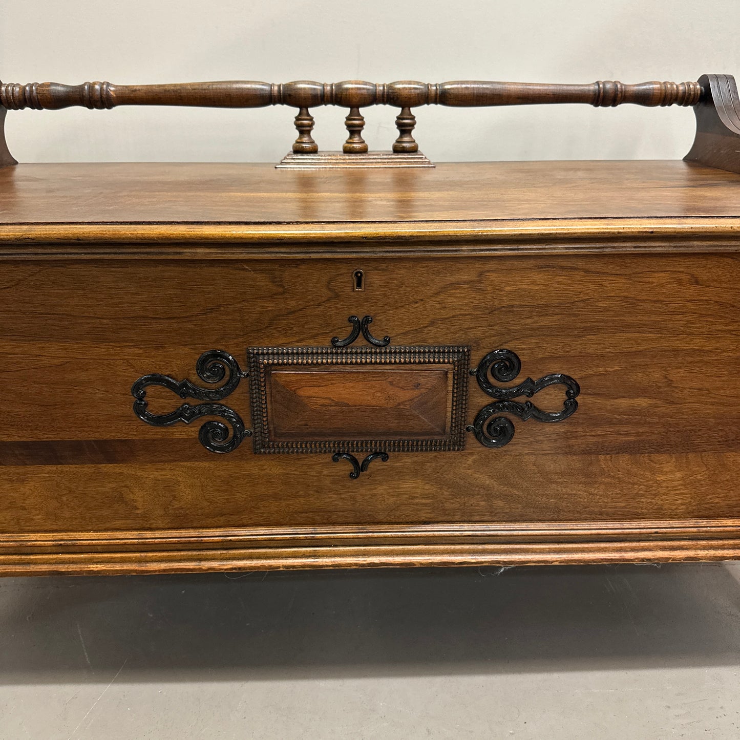 Antique Honderich Cedar Bench Chest
